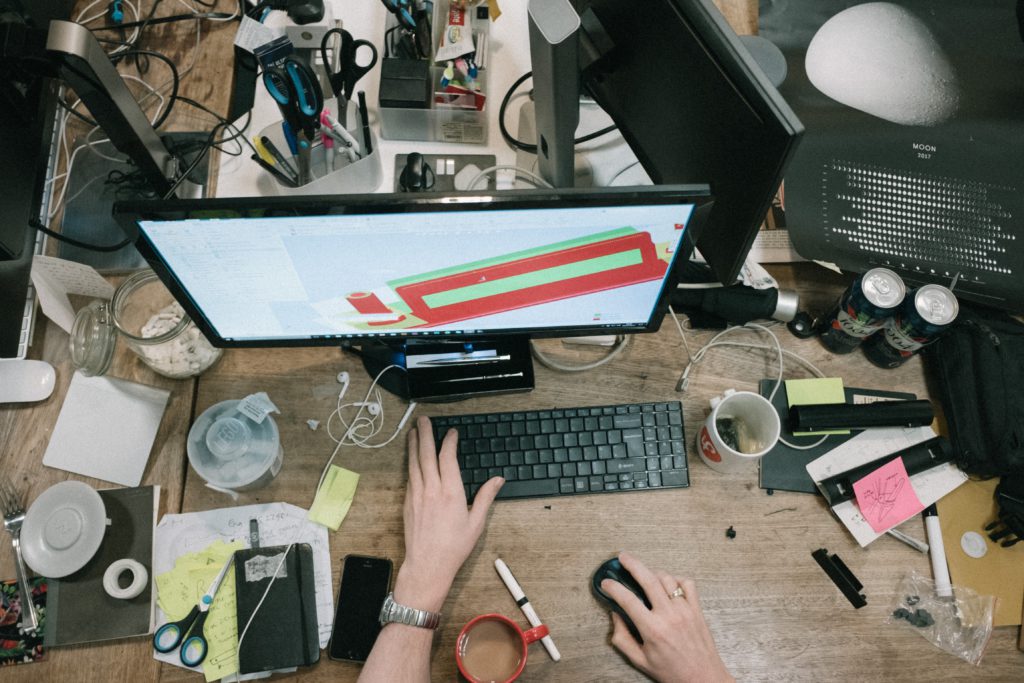 How to get out of meetings Messy desk