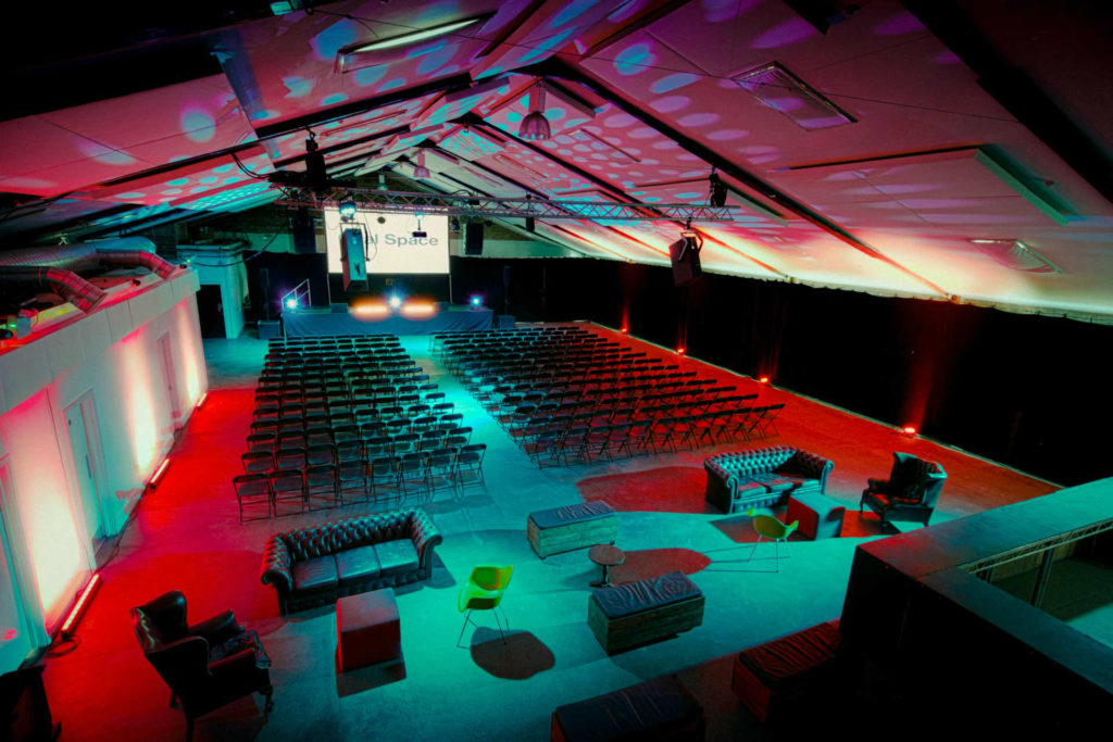 oval space fashion show